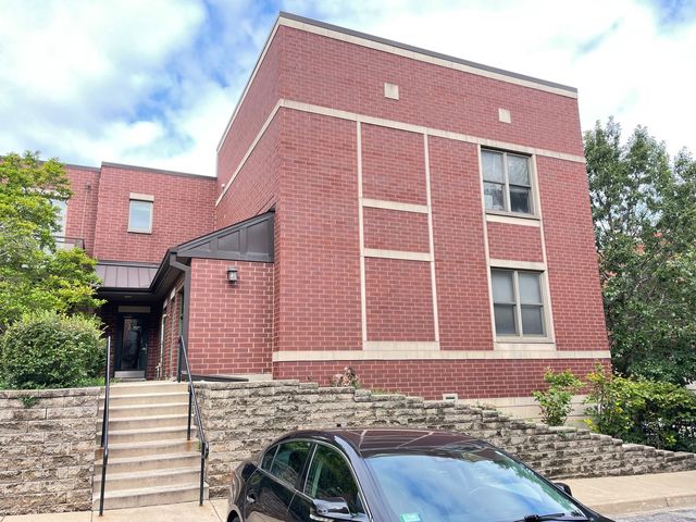765 W 15TH Street 210, Chicago, IL 60607