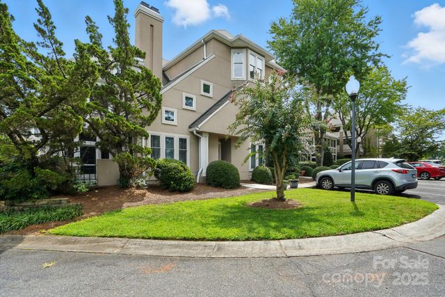 9225 Ravenwing Drive, Charlotte, NC 28262