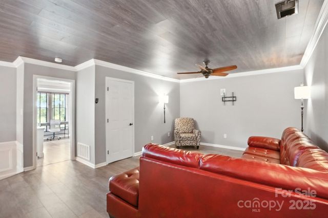 9225 Ravenwing Drive, Charlotte, NC 28262
