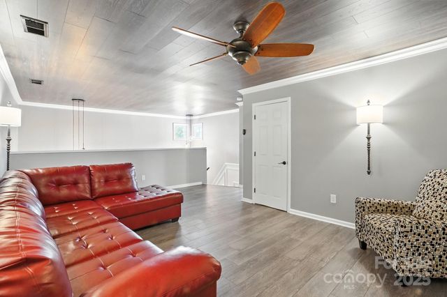 9225 Ravenwing Drive, Charlotte, NC 28262