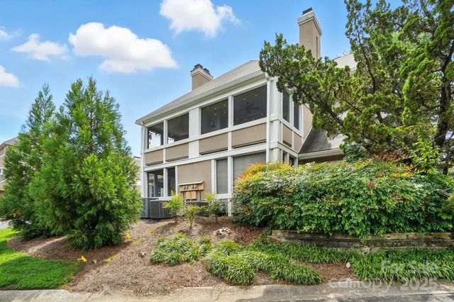 9225 Ravenwing Drive, Charlotte, NC 28262