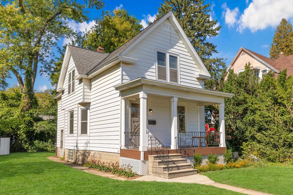 1216 N Chicago AVENUE, South Milwaukee, WI 53172