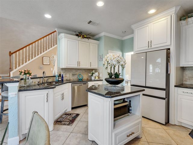 1410 Noble Glen Drive, Fresno, TX 77545