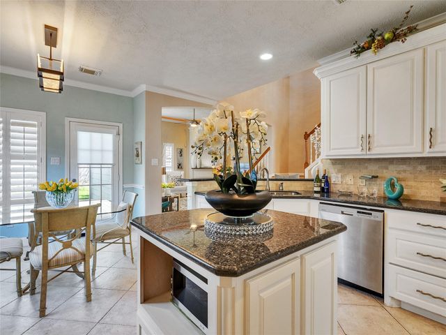 1410 Noble Glen Drive, Fresno, TX 77545