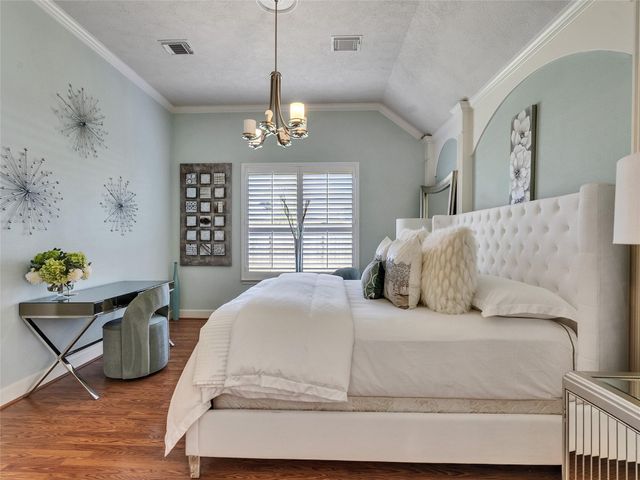 1410 Noble Glen Drive, Fresno, TX 77545