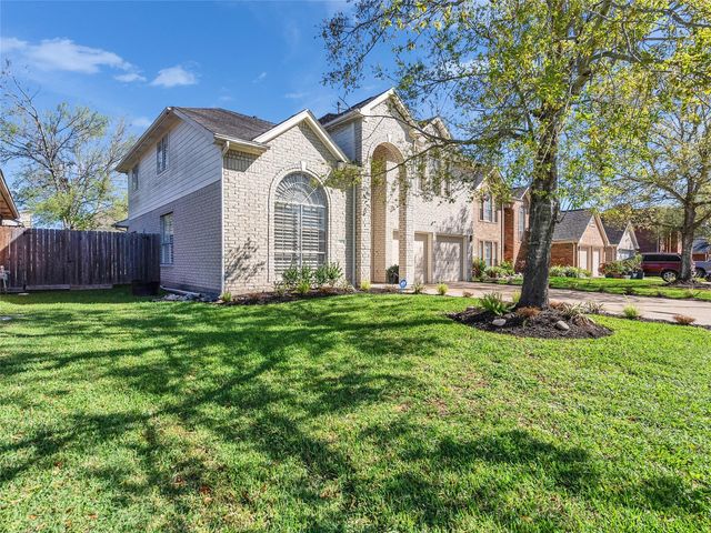 1410 Noble Glen Drive, Fresno, TX 77545