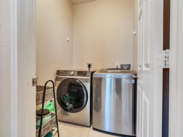 1410 Noble Glen Drive, Fresno, TX 77545