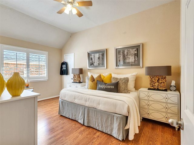 1410 Noble Glen Drive, Fresno, TX 77545