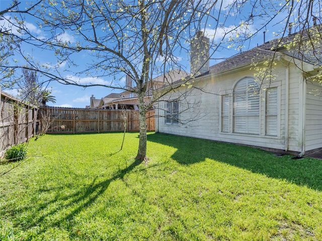 1410 Noble Glen Drive, Fresno, TX 77545