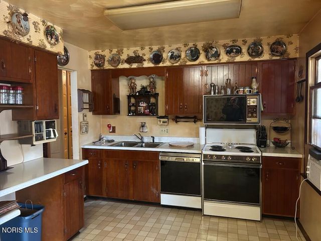 6349 Wedgewood Drive, Sylvania, OH 43560