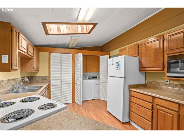 82481 GREENWOOD St, Creswell, OR 97426