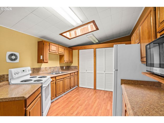 82481 GREENWOOD St, Creswell, OR 97426