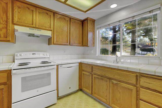 353 Vistamont Dr, Grass Valley, CA 95945