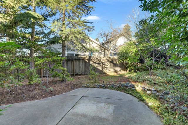 353 Vistamont Dr, Grass Valley, CA 95945