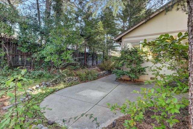 353 Vistamont Dr, Grass Valley, CA 95945