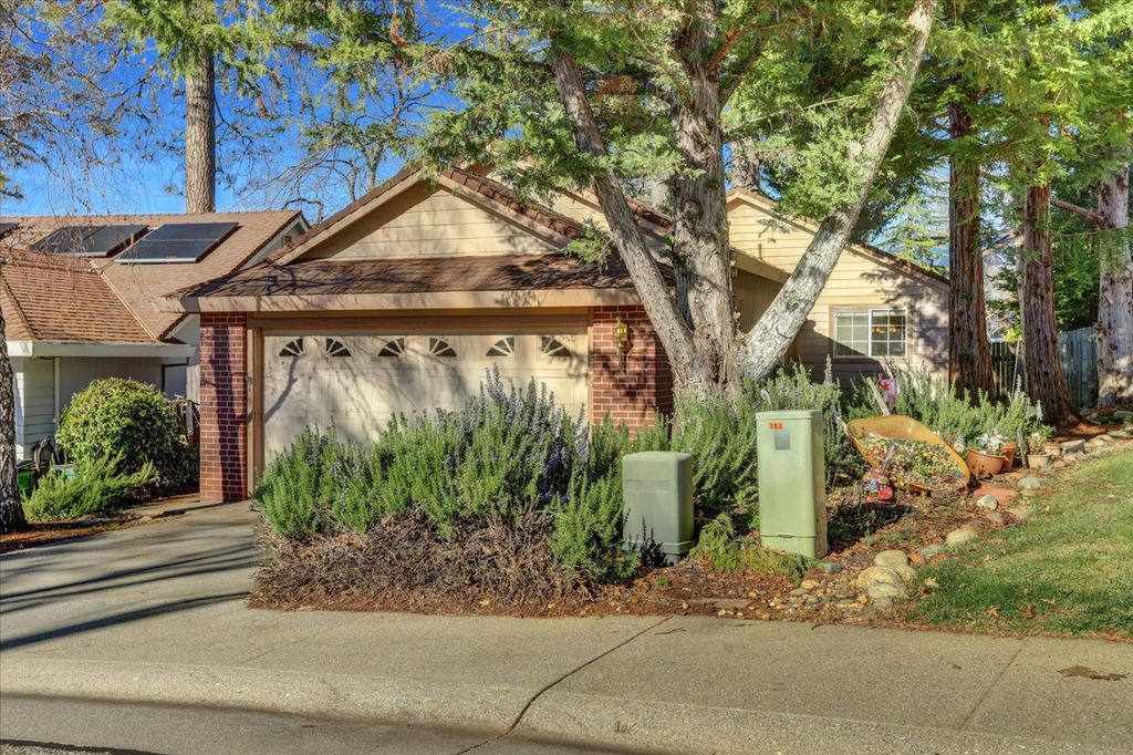 353 Vistamont Dr, Grass Valley, CA 95945