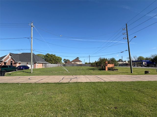 702 Shady River Road, La Porte, TX 77571