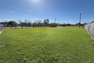 702 Shady River Road, La Porte, TX 77571