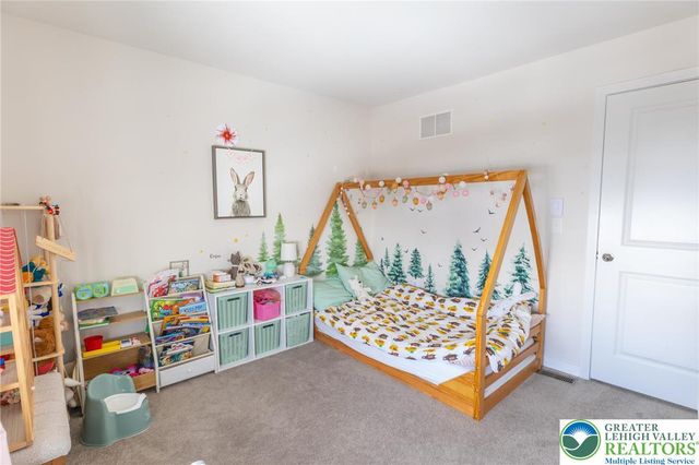 7536 Clayton Avenue, Coopersburg Boro, PA 18036