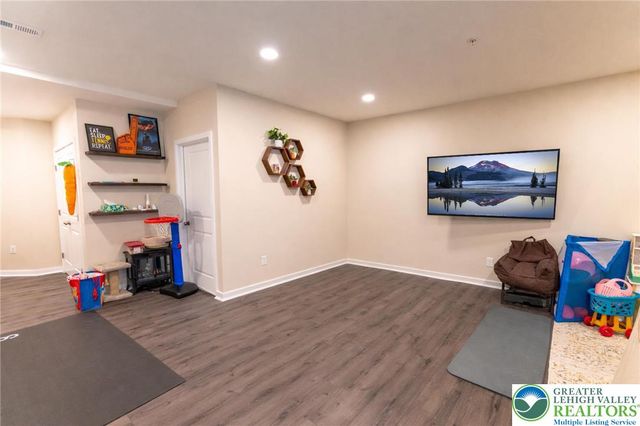 7536 Clayton Avenue, Coopersburg Boro, PA 18036