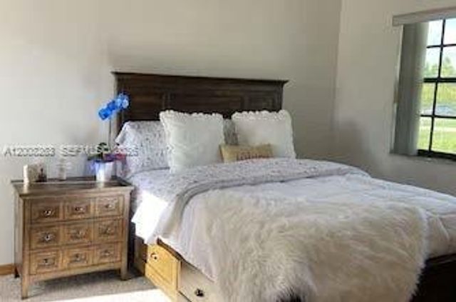 19900 SW 326th St 1, Homestead, FL 33030