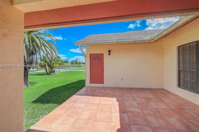 19900 SW 326th St 1, Homestead, FL 33030
