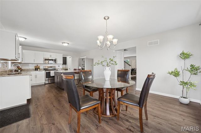 3622 Broad Street, St Charles, MO 63301