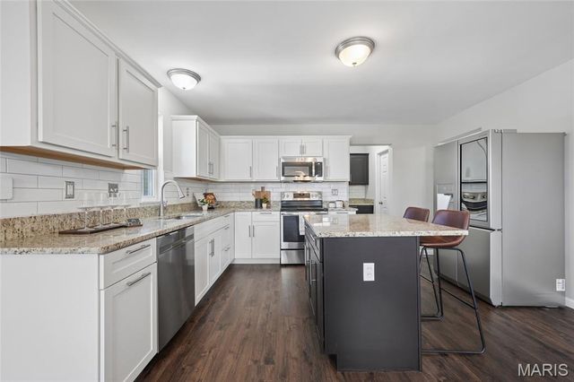 3622 Broad Street, St Charles, MO 63301