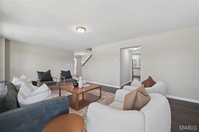 3622 Broad Street, St Charles, MO 63301