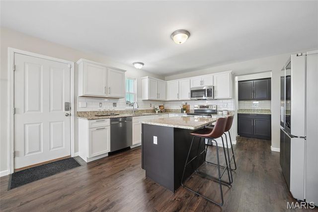 3622 Broad Street, St Charles, MO 63301