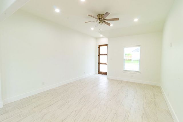536 Highview Court, Godley, TX 76044