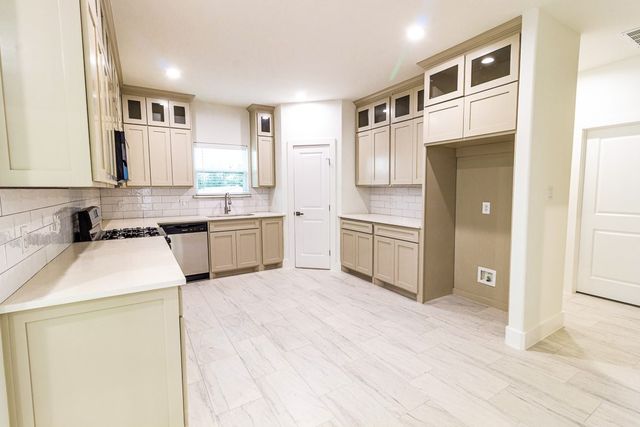 536 Highview Court, Godley, TX 76044