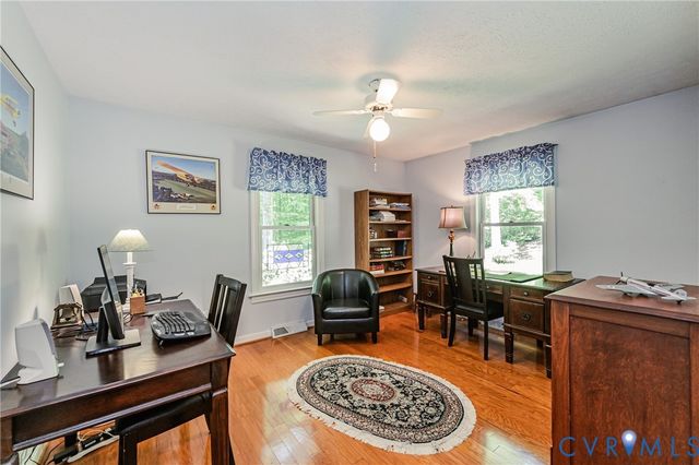 6701 Marl Springs Dr, New Kent, VA 23124