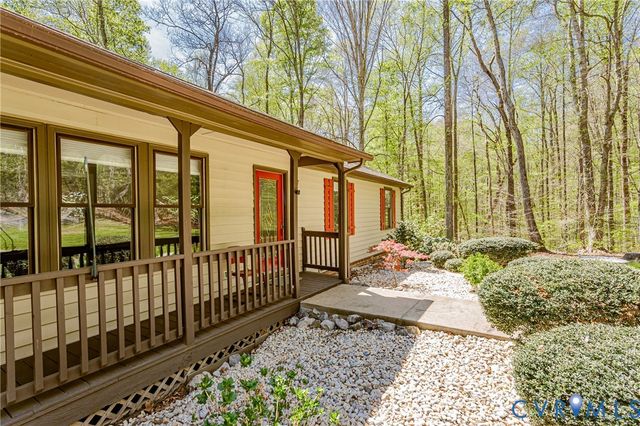 6701 Marl Springs Dr, New Kent, VA 23124