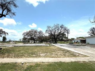 821 Hamilton St, Sinton, TX 78387