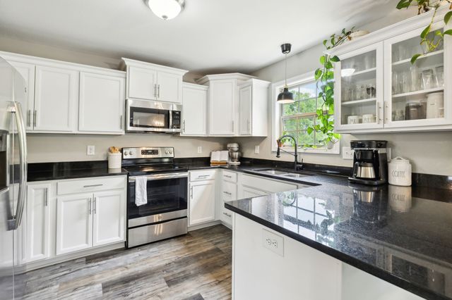 1305 Harmon Ln, Clarksville, TN 37042