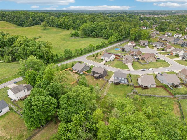 1305 Harmon Ln, Clarksville, TN 37042