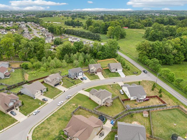 1305 Harmon Ln, Clarksville, TN 37042