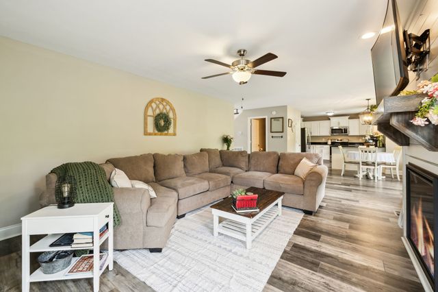1305 Harmon Ln, Clarksville, TN 37042