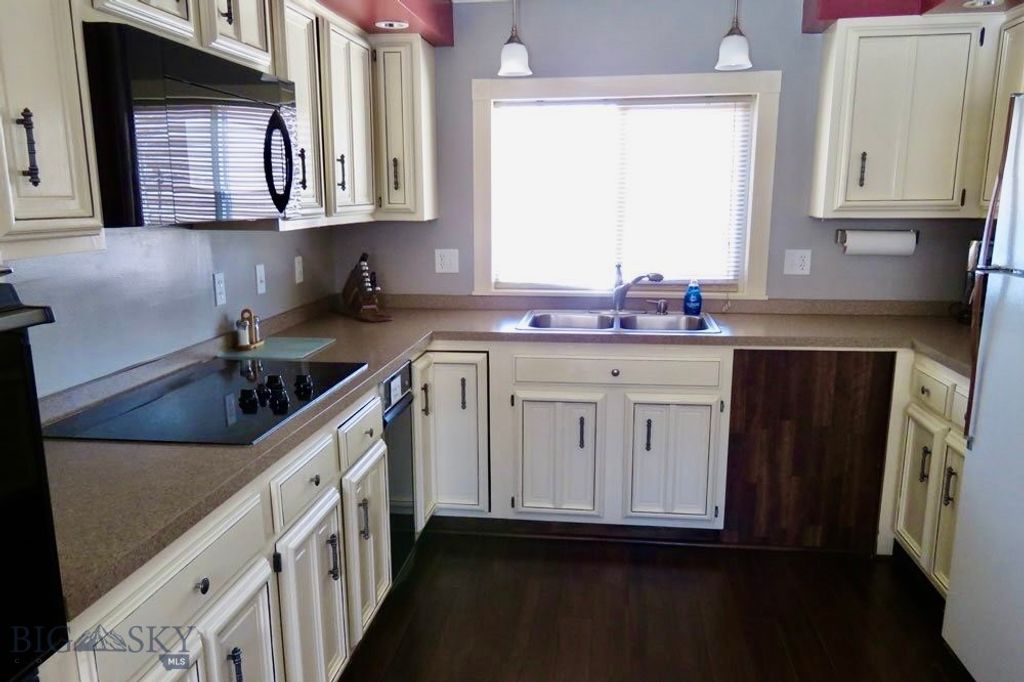 132 N Electric Street, West Yellowstone, MT 59758 photo 11