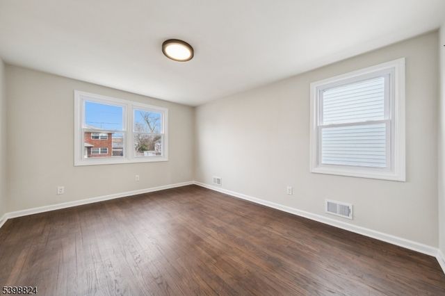 565 Willow Ave, Garwood Boro, NJ 07027