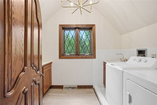 613 Lincoln Road, Bradford Woods, PA 15015