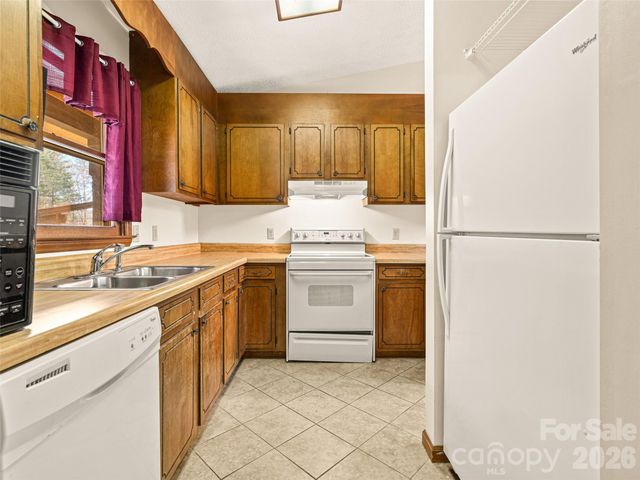 86 View De Lake Drive, Etowah, NC 28729
