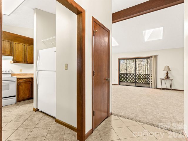 86 View De Lake Drive, Etowah, NC 28729