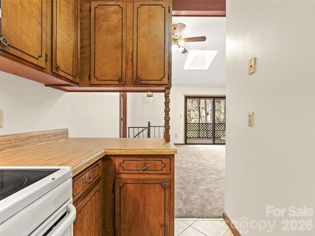 86 View De Lake Drive, Etowah, NC 28729