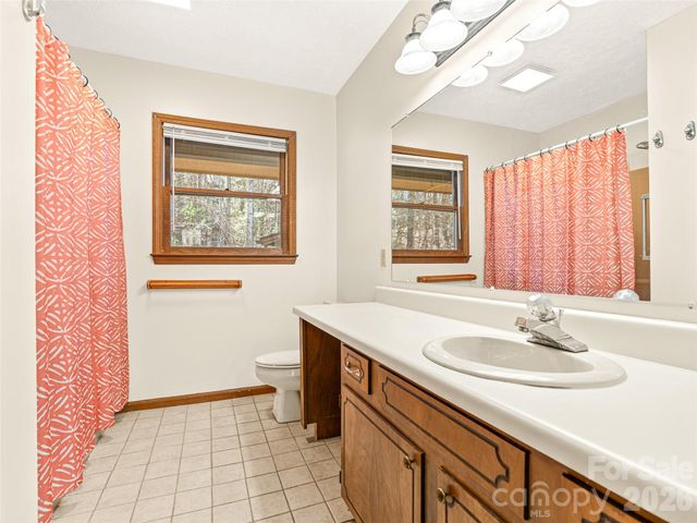 86 View De Lake Drive, Etowah, NC 28729