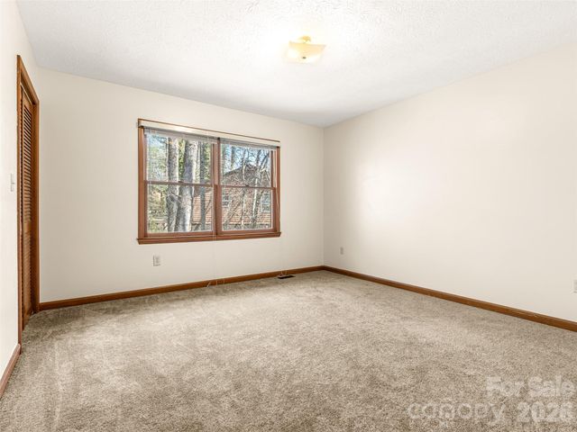 86 View De Lake Drive, Etowah, NC 28729