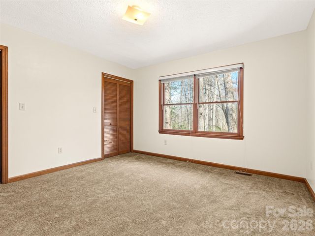 86 View De Lake Drive, Etowah, NC 28729