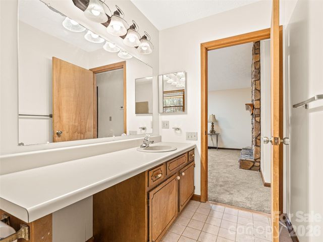86 View De Lake Drive, Etowah, NC 28729