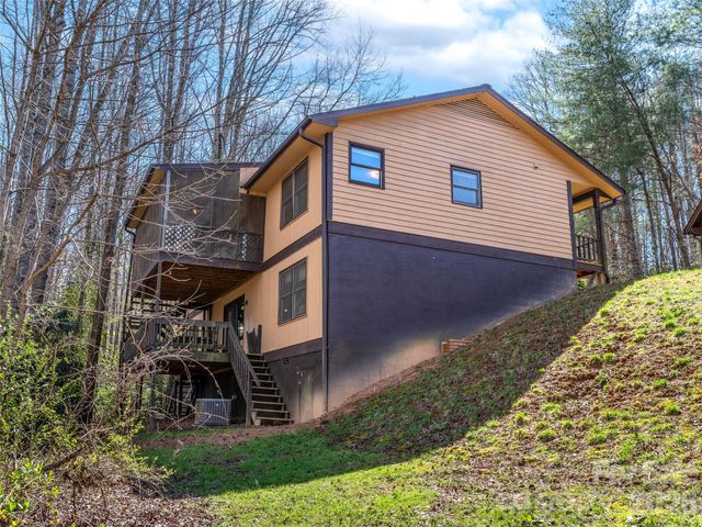 86 View De Lake Drive, Etowah, NC 28729